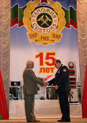 Глава государства принял участие в торжественном мероприятии, посвященном 15-летию создания таможенных органов.